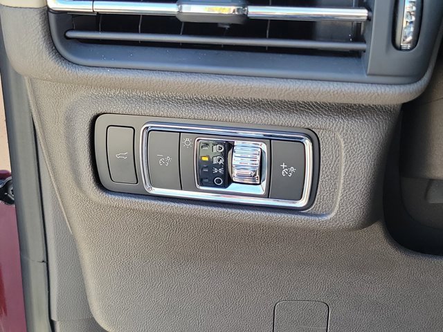 Used 2021 Lincoln Corsair AWD w/ Equipment Group 101A image 20