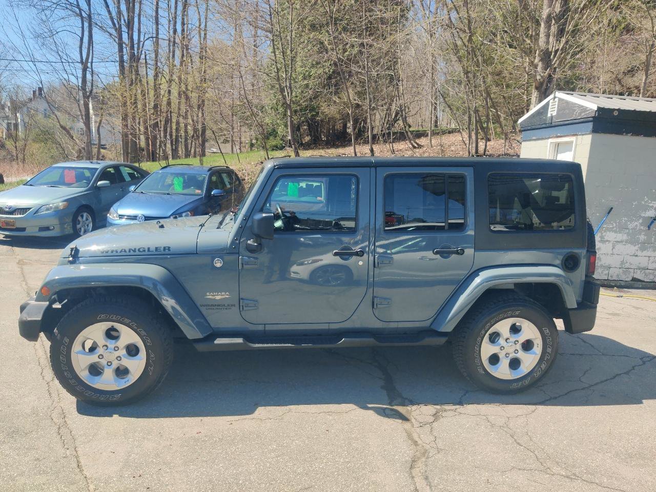Used 2014 Jeep Wrangler Unlimited Sahara w/ Connectivity Group AWD/4WD image 3