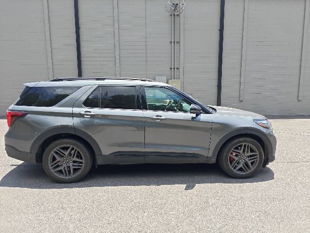 Used 2025 Ford Explorer ST AWD/4WD image 2