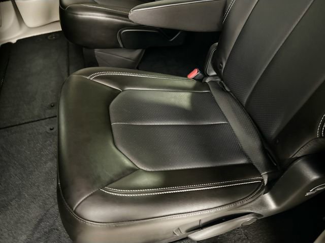 Used 2023 Chrysler Pacifica Touring-L image 44