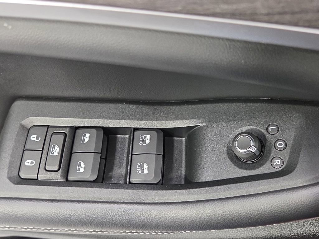 Used 2024 Jeep Grand Cherokee Limited w/ Luxury Tech Group II image 34