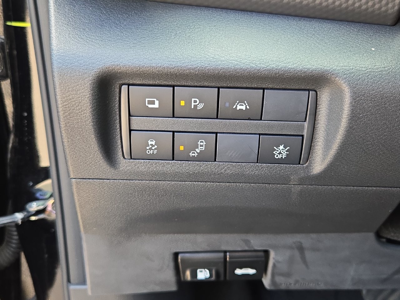 Used 2025 Nissan Kicks Play S FWD image 18