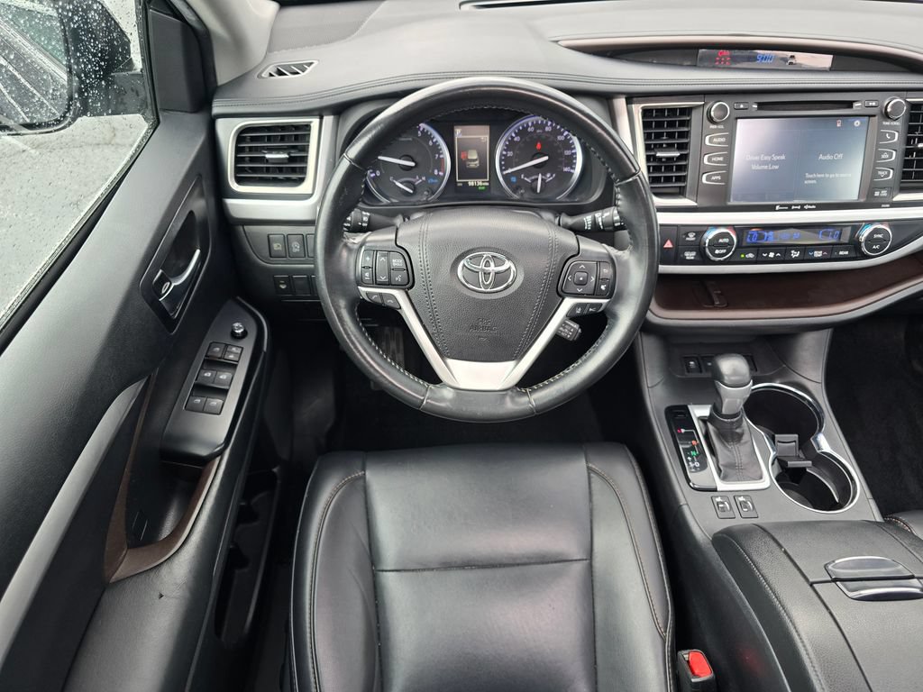 Used 2019 Toyota Highlander XLE FWD image 24