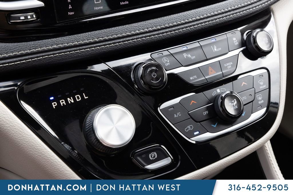 Used 2023 Chrysler Pacifica Limited FWD image 9