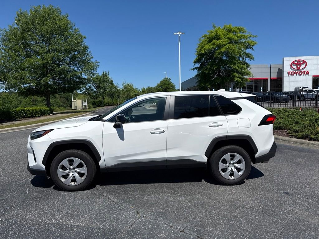 Used 2025 Toyota RAV4 LE AWD/4WD image 3