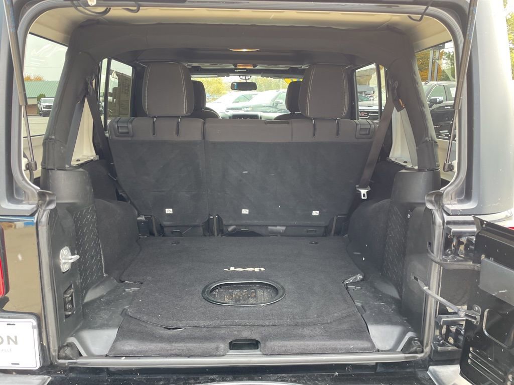 Used 2017 Jeep Wrangler Unlimited Sahara w/ Connectivity Group image 39