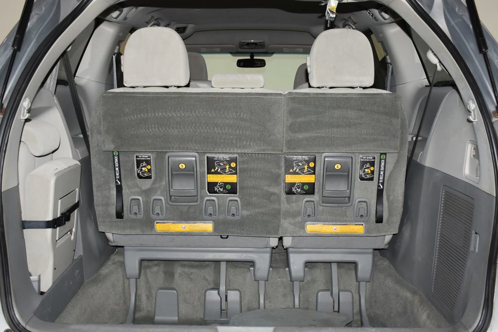 Used 2013 Toyota Sienna LE image 25