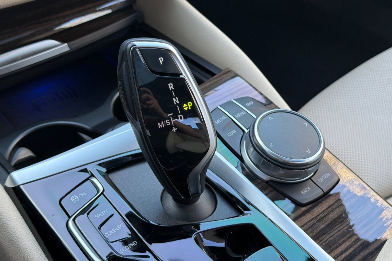 Used 2023 BMW 530i w/ Premium Package image 28