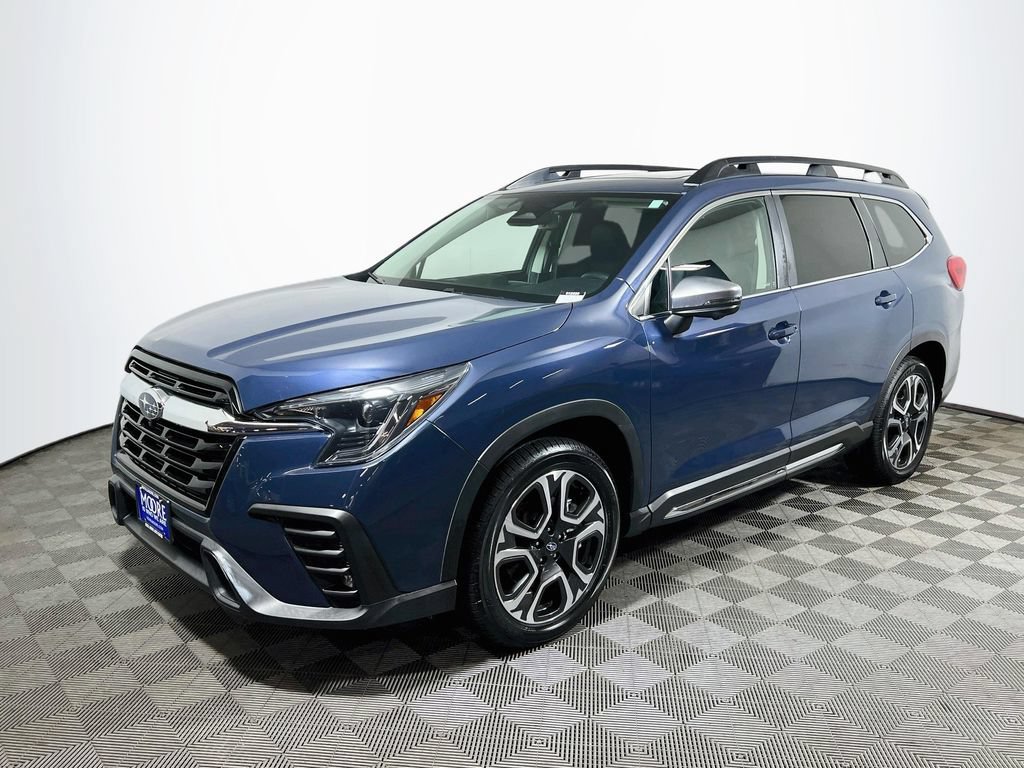 Used 2023 Subaru Ascent Limited w/ Technology Package AWD/4WD image 3
