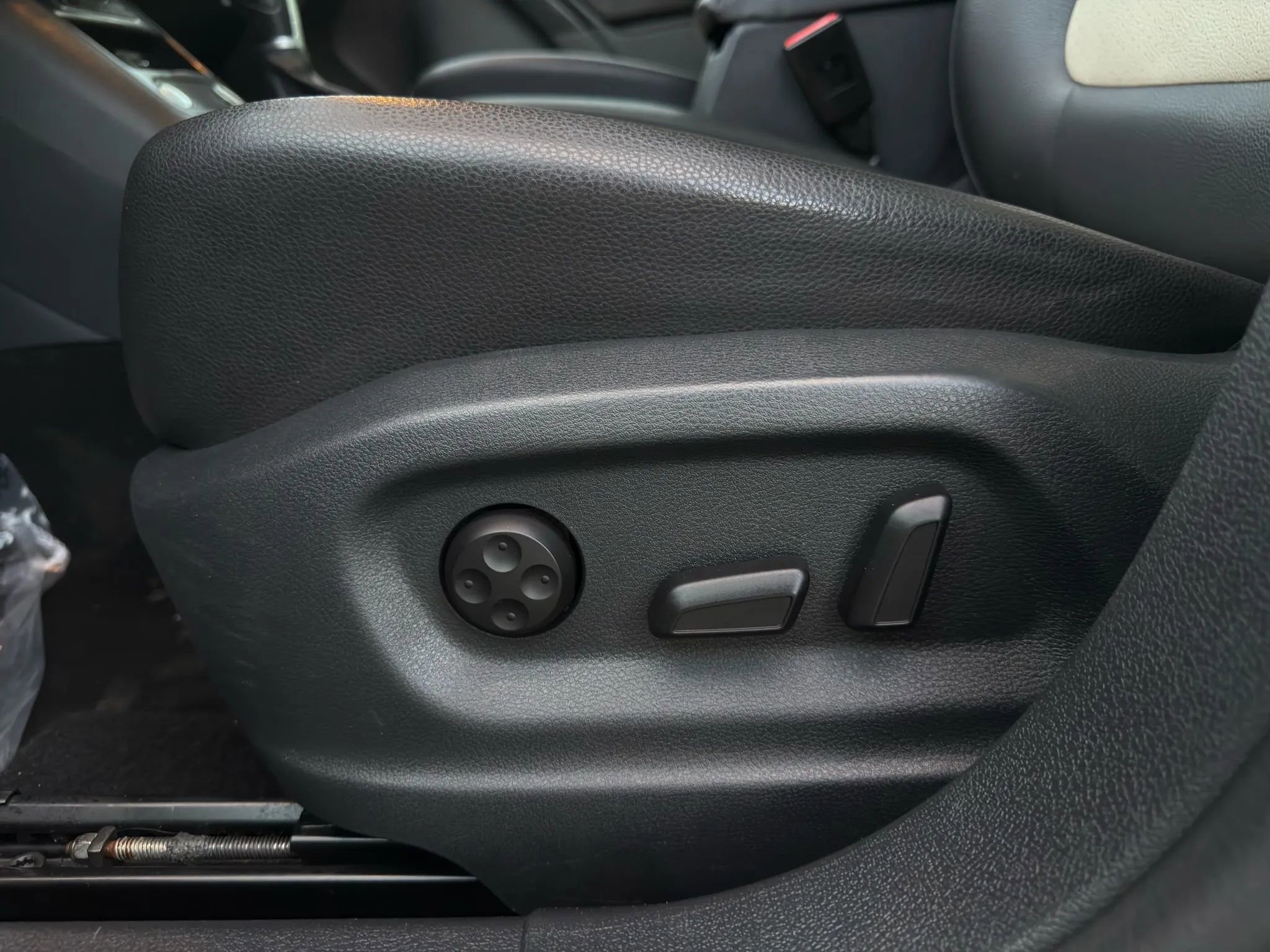 Used 2017 Volkswagen Tiguan Wolfsburg Edition image 19