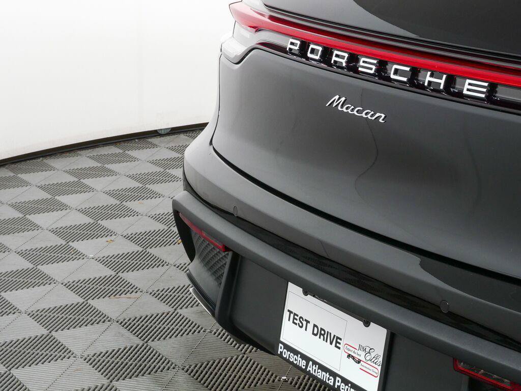 Certified 2026 Porsche Macan AWD/4WD image 37