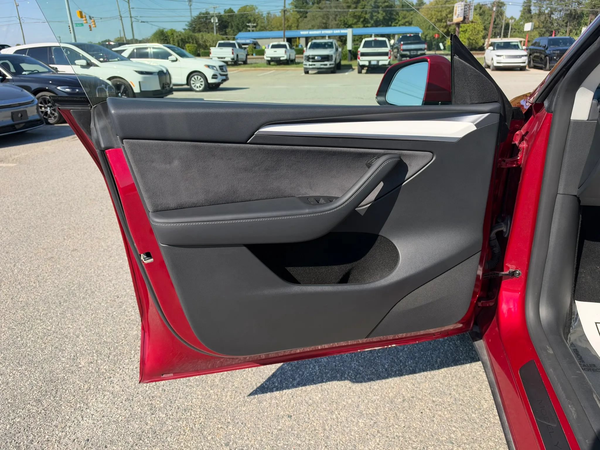 Used 2024 Tesla Model Y Long Range AWD/4WD image 9