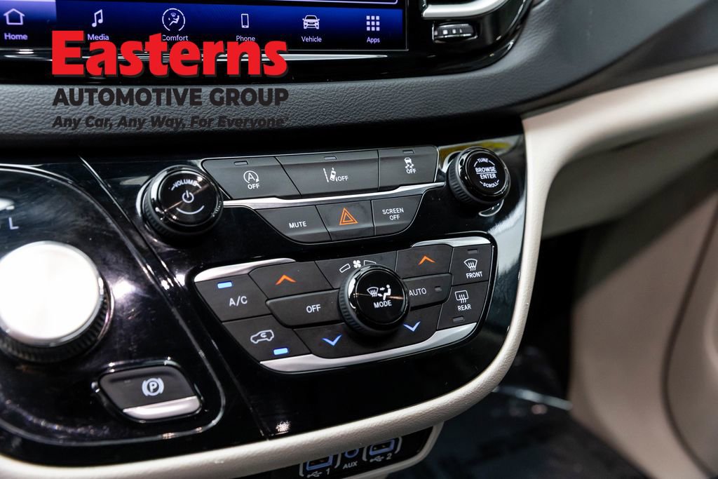 Used 2022 Chrysler Pacifica Touring-L image 20
