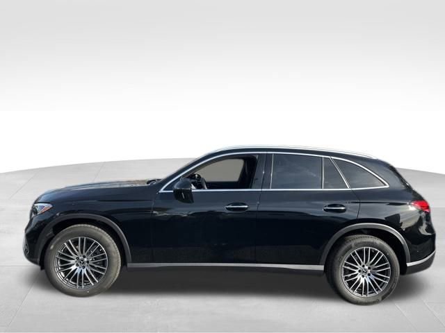Used 2025 Mercedes-Benz GLC 300 4MATIC image 3