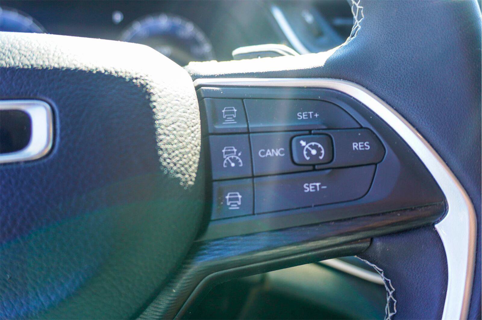 Used 2024 Jeep Grand Cherokee L Laredo RWD image 26