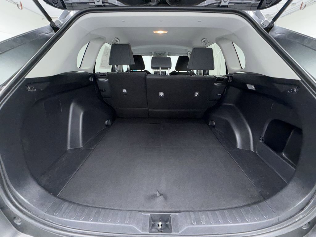 Used 2019 Toyota RAV4 LE AWD/4WD image 10