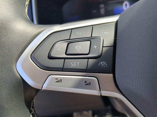 Certified 2025 Volkswagen Taos SE w/ Black Wheel Package image 26