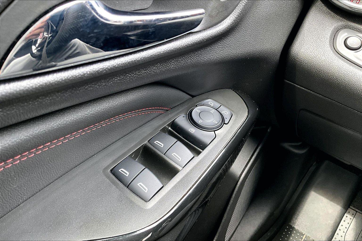 Used 2025 Chevrolet Trax RS w/ Driver Confidence Package FWD image 36