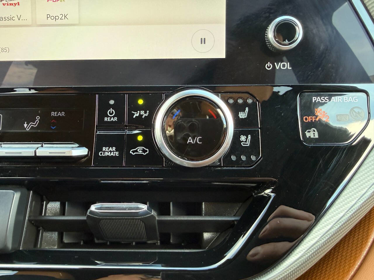 Used 2024 Toyota Highlander Platinum AWD/4WD image 45