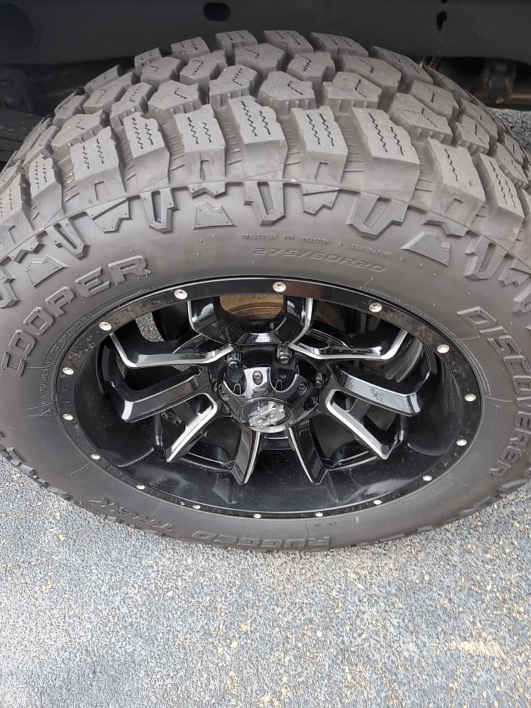 Used 2018 Chevrolet Silverado 1500 LT w/ LPO, Black Pack AWD/4WD image 7