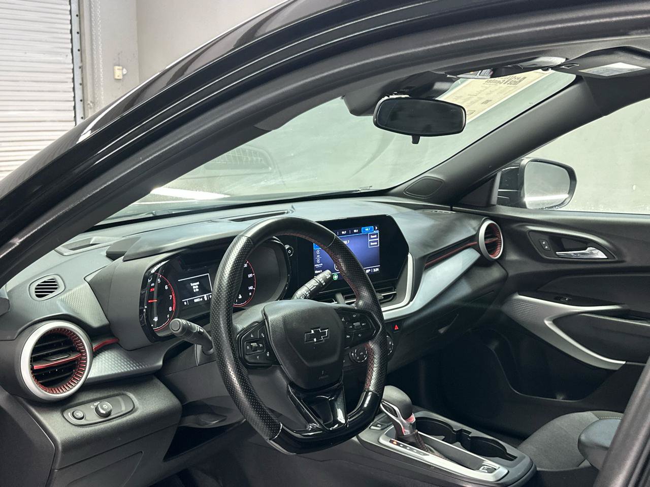 Used 2024 Chevrolet Trax RS FWD image 19