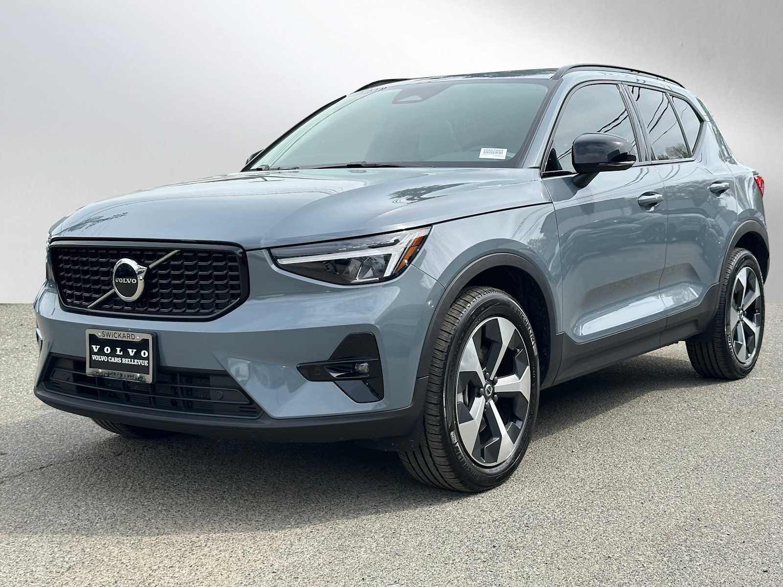 Certified 2023 Volvo XC40 B5 Plus w/ Protection Package Premier AWD/4WD image 8
