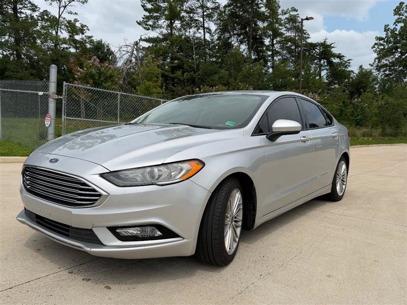 Used 2017 Ford Fusion SE FWD image 1