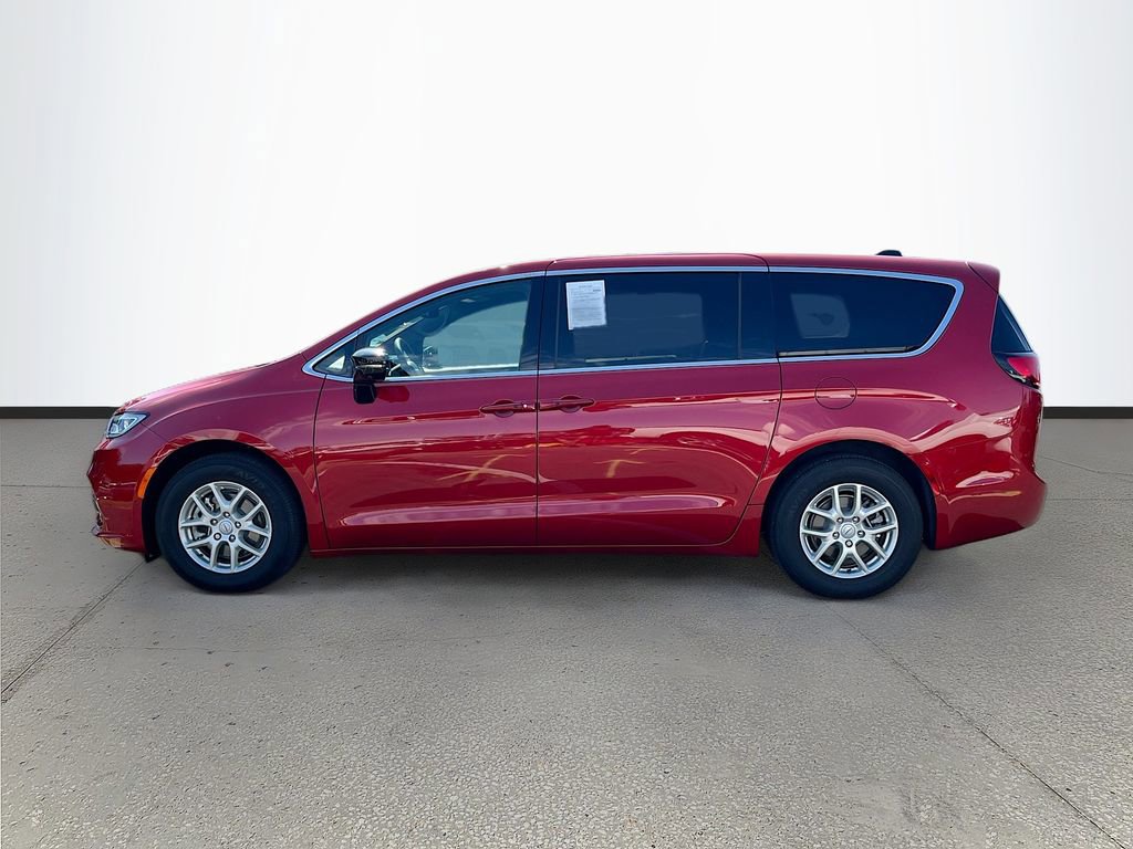 Used 2026 Chrysler Pacifica Select FWD image 4