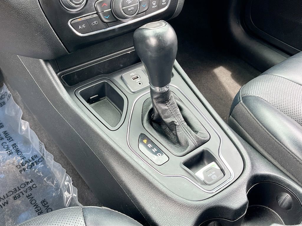 Used 2022 Jeep Cherokee Latitude Lux FWD image 16