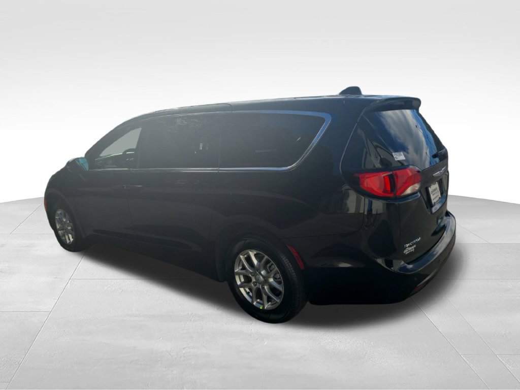 New 2027 Chrysler Pacifica LX FWD image 3