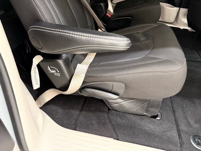 Used 2023 Chrysler Voyager LX FWD image 26