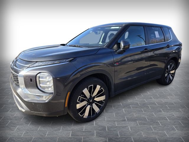 Used 2025 Mitsubishi Outlander SE image 3