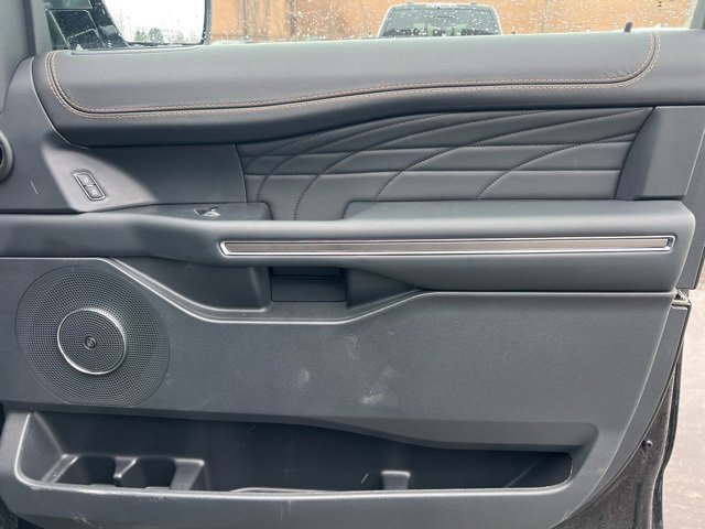 Used 2023 Ford Expedition Platinum image 10