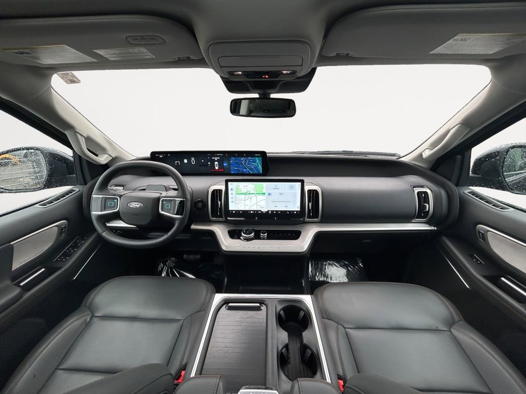 Used 2025 Ford Expedition Active image 13