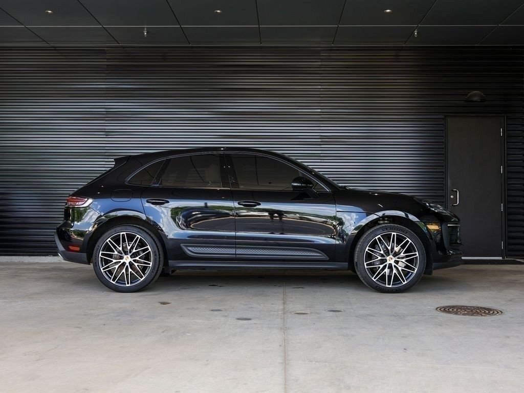 Certified 2023 Porsche Macan AWD/4WD image 8