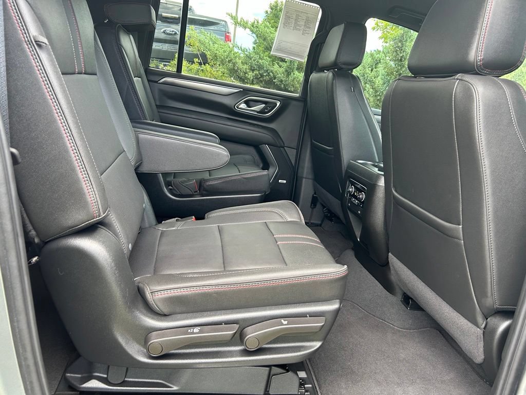 Used 2024 Chevrolet Suburban RST w/ Luxury Package AWD/4WD image 30