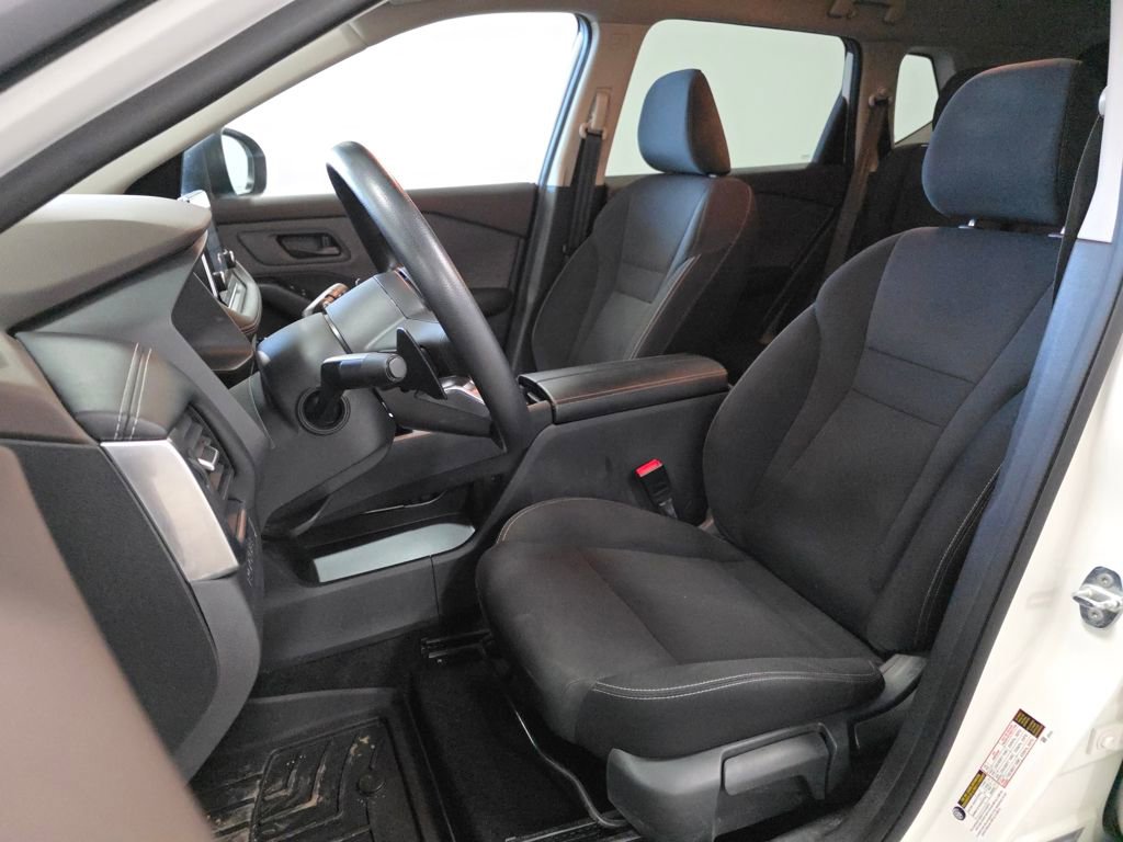 Used 2023 Nissan Rogue S AWD/4WD image 9