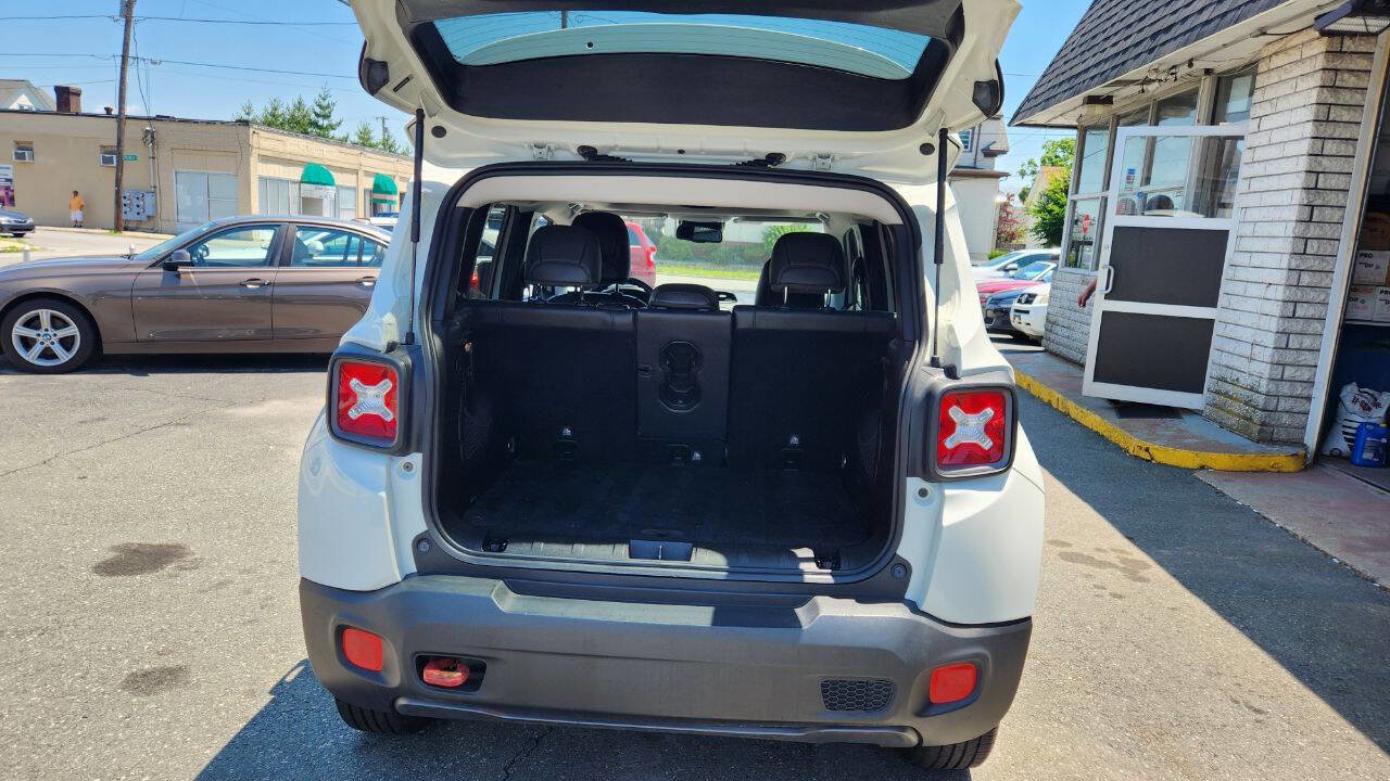 Used 2016 Jeep Renegade Trailhawk w/ Premium Trailhawk Package image 16