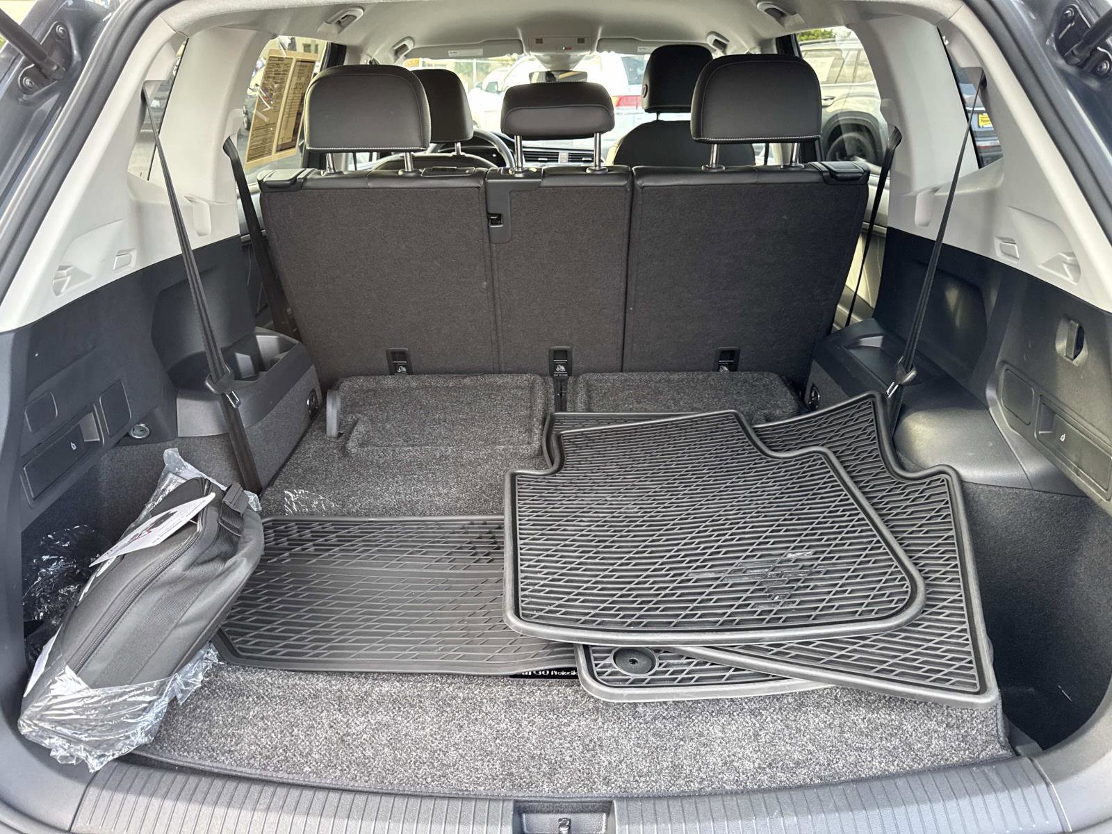 Certified 2023 Volkswagen Tiguan SE image 5