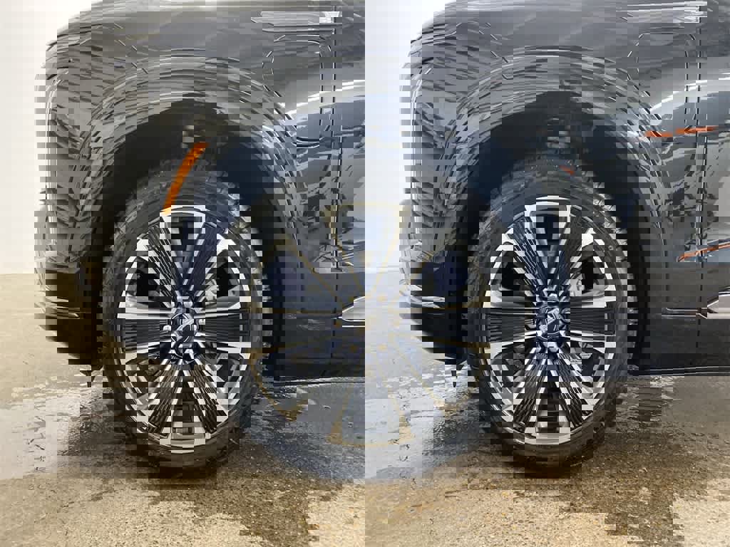 Certified 2026 Cadillac Vistiq Sport image 12