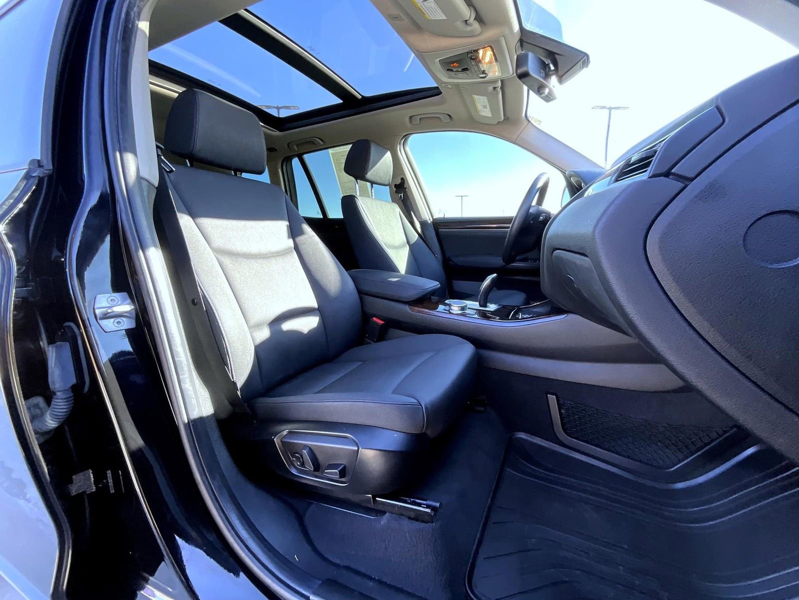 Used 2017 BMW X3 xDrive28i image 16