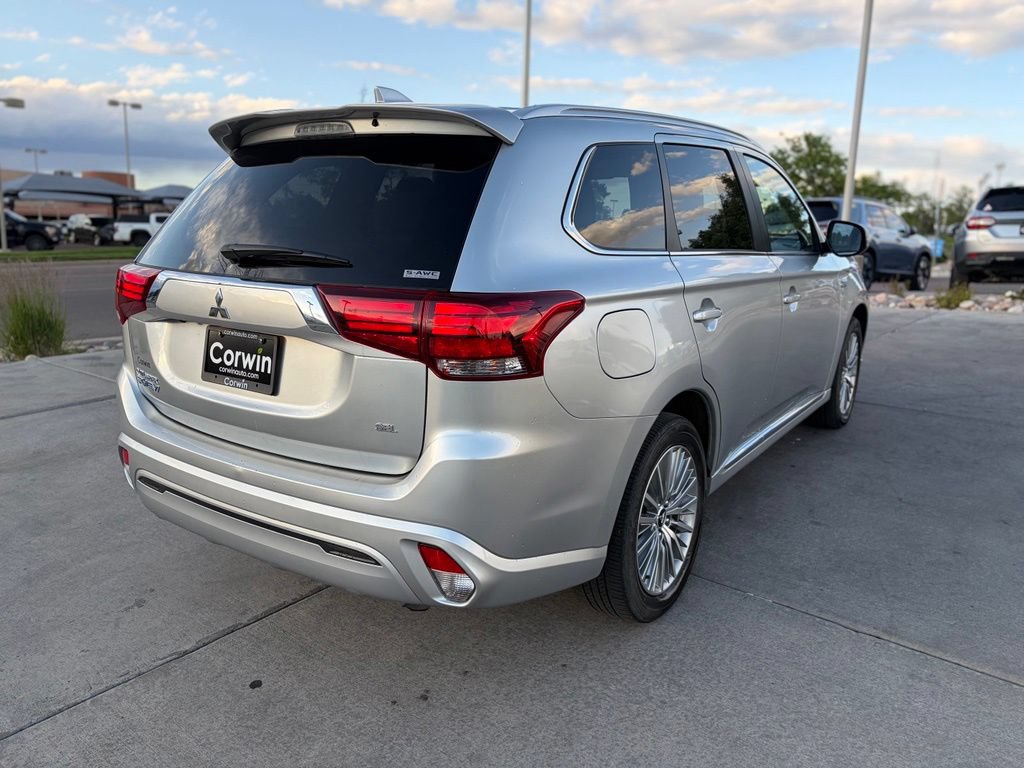 Used 2021 Mitsubishi Outlander 4WD Plug-In Hybrid image 10