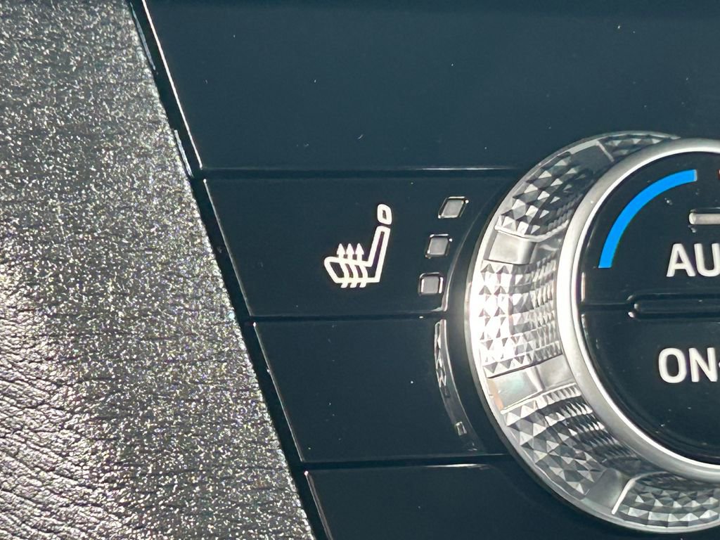 Used 2025 Mitsubishi Outlander 4WD Plug-In Hybrid image 16