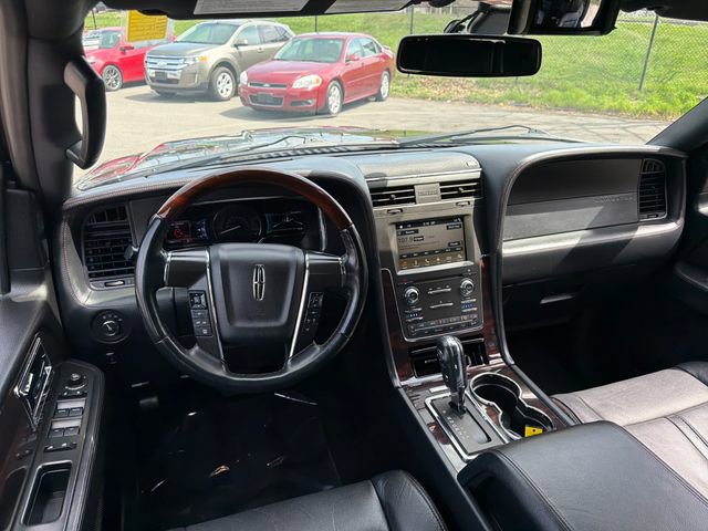 Used 2017 Lincoln Navigator L Reserve image 26