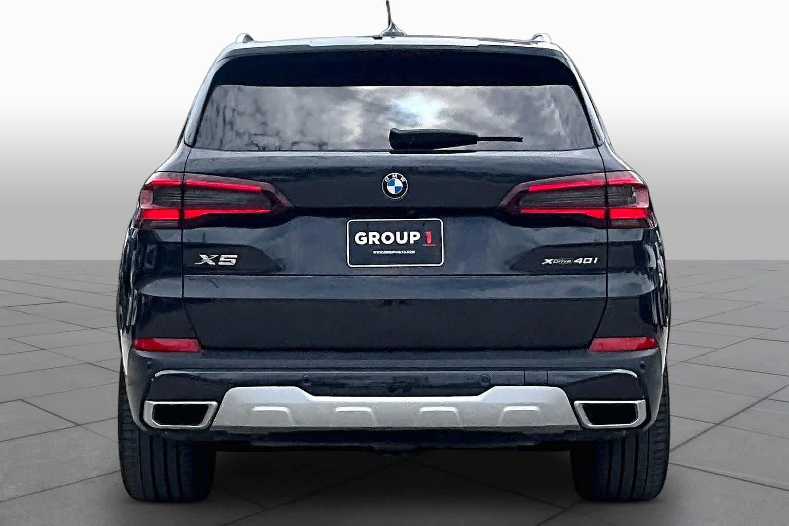 Used 2022 BMW X5 xDrive40i w/ Parking Assistance Package AWD/4WD image 4