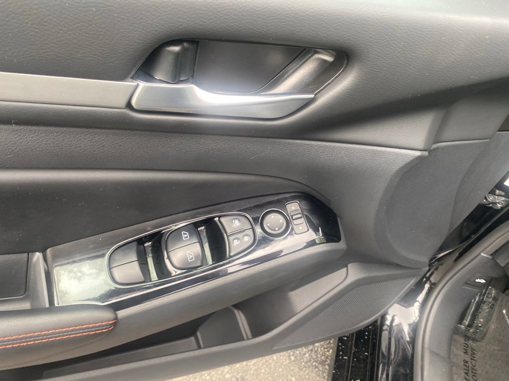Certified 2025 Nissan Altima 2.5 SR FWD image 12