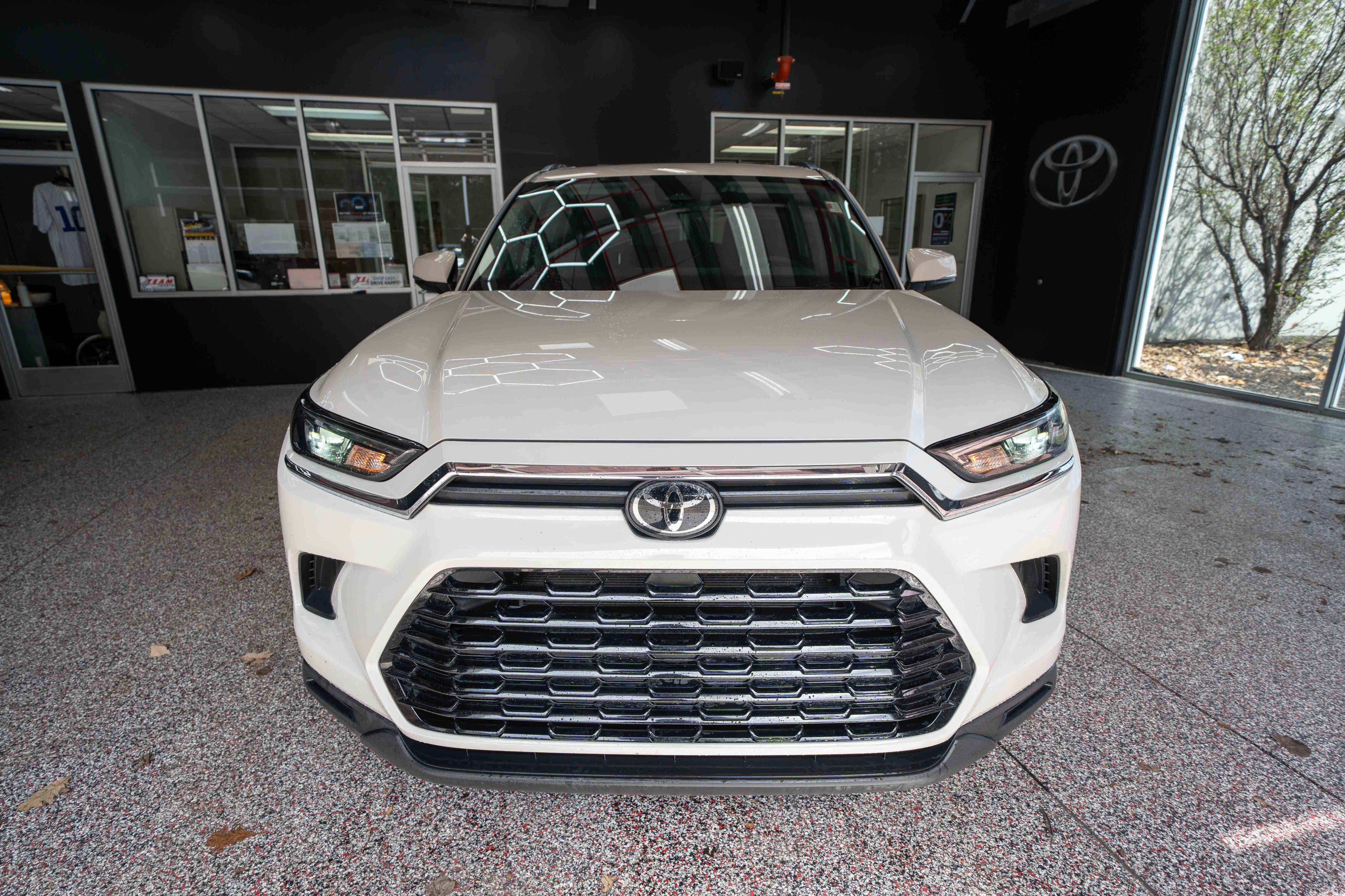 Used 2024 Toyota Grand Highlander XLE image 6