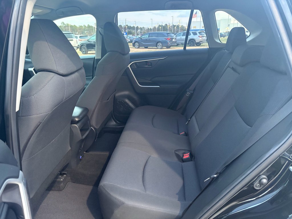 Used 2019 Toyota RAV4 LE image 22