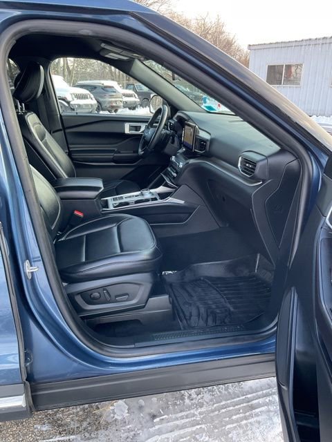 Used 2020 Ford Explorer XLT w/ Equipment Group 202A image 18