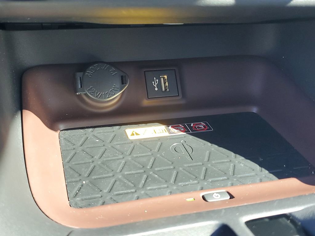 Used 2024 Toyota RAV4 Limited image 32